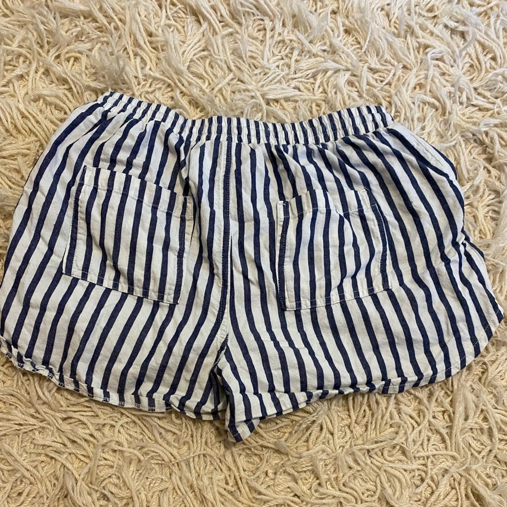 Shorts - Picture 2 of 3